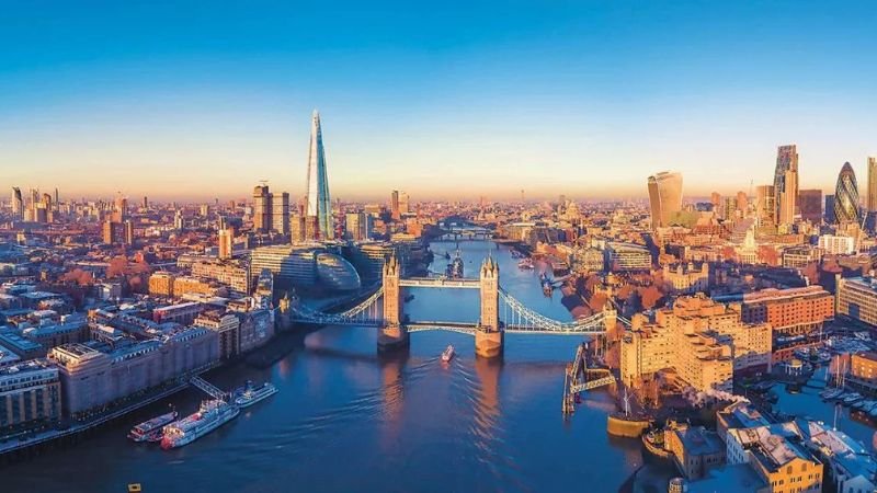 Emirates Airlines London Airport Office in UK