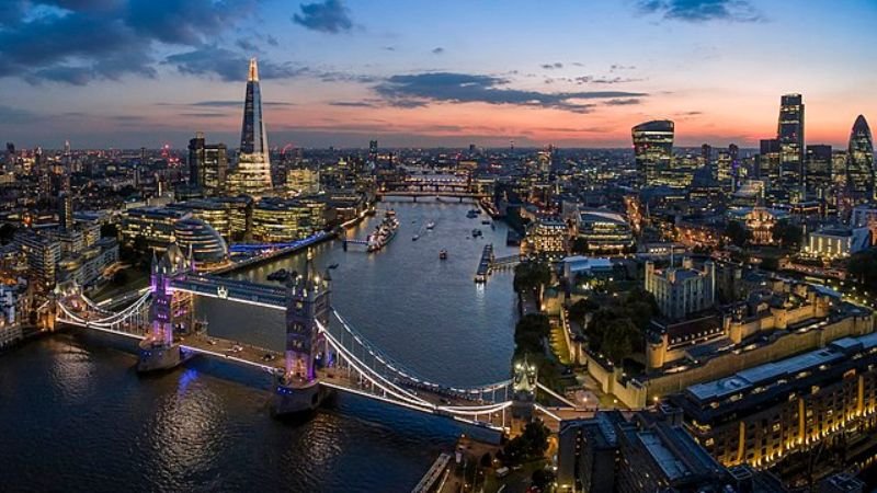 Emirates Airlines London Heathrow Office in UK