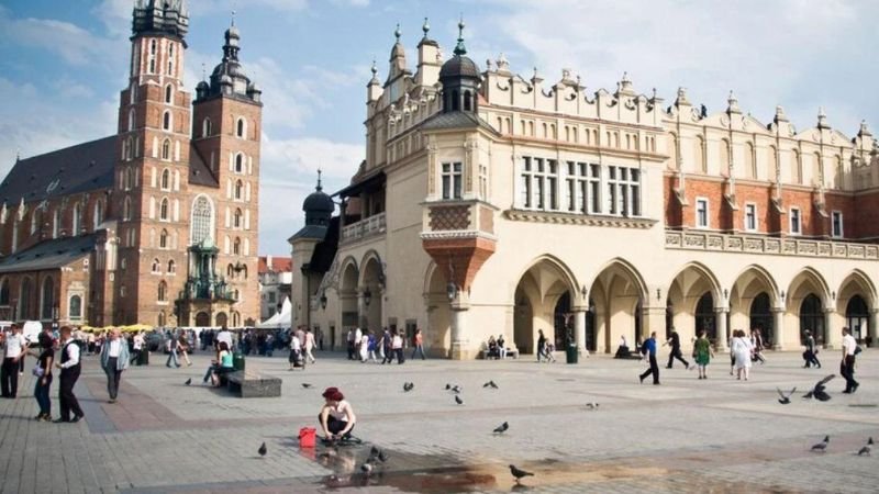 Emirates Airlines Poland Office