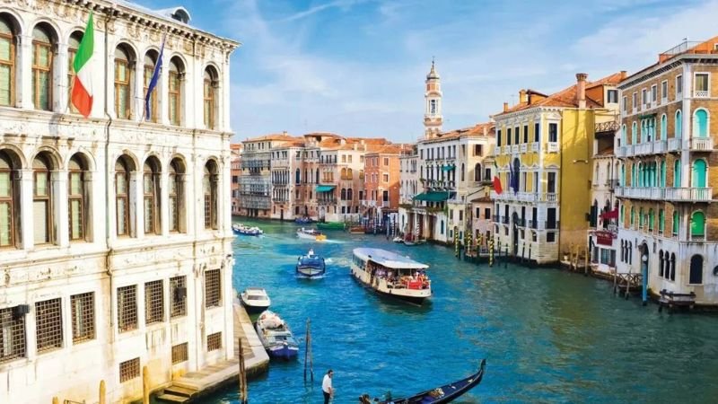 Emirates Airlines Venice Airport Office in Italy